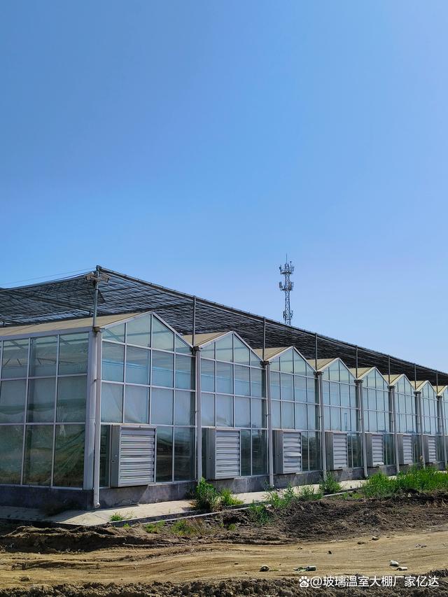 玻璃温室大棚常用风机类型及其工作原理与优点